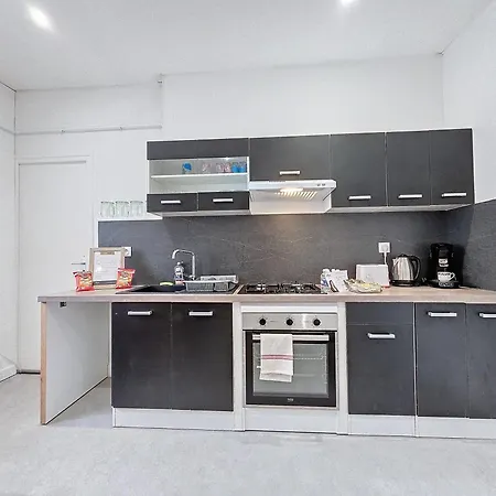 Portes De Paris, Spacieux Appartement, Proche Centre Avec Plus C0nciergerie Daire *
